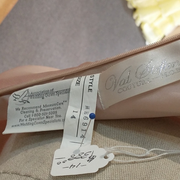 Val Stefani Couture MOB - Picture 5 of 5